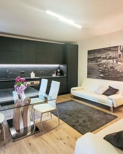La Scaletta: Meubilair, Interieur Ontwerp, Flooring, Verdieping, Plafond, Kamer, Bankstel, Woonkamer, Verlichting, Appartement
