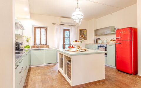 Villa Anna: Toestel Van De Keuken, Keuken, Countertop, Interieur Ontwerp, Cabinetry, Meubilair, Major Appliance, Flooring, Hout, Verdieping