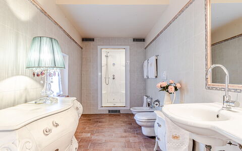 Villa Anna: Interieur Ontwerp, Loodgieterswerkinrichting, Badkamer, Flooring, Kraan, Verdieping, Wastafel, Loodgieter, Meubilair, Wastafel In De Badkamer