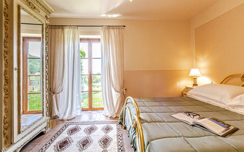 Villa Anna: Meubilair, Interieur Ontwerp, Bed, Hout, Verdieping, Slaapkamer, Flooring, Kamer, Plafond, Textiel
