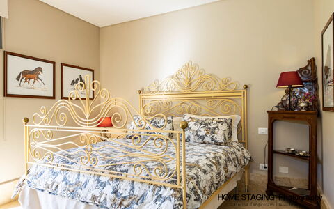 Villa Airone Tegoni, Pool, Radicondoli: Meubilair, Interieur Ontwerp, Bed, Slaapkamer, Muur, Bedding, Laken, Verdieping, Flooring, Linens