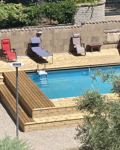 Villa Ginevra: Zwembad, Hout, Buitenmeubels, Samengesteld Materiaal, Ligstoel, Vrije Tijd, Schaduw, Tuin, Toevlucht, Beits