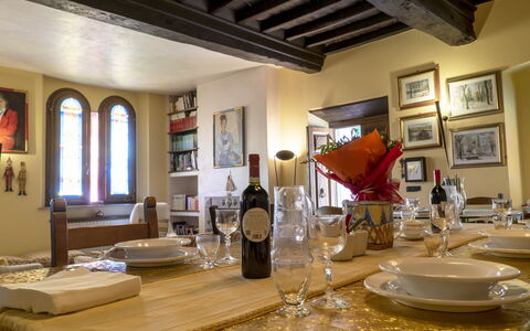 Country Historical House Lucca: Meubilair, Interieur Ontwerp, Hout, Tafel, Plafond, Stoel, Eetkamer, Flooring, Verlichting, Kamer