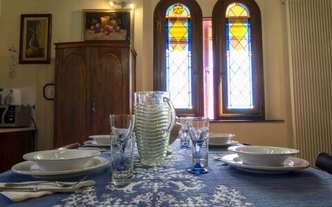 Country Historical House Lucca: Meubilair, Tafelkleed, Tafel, Tableware, Interieur Ontwerp, Eetkamer, Keuken En Eettafel, Verlichting, Glaswerk