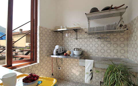 Casa Zaira: Flooring, Interieur Ontwerp, Verdieping, Keuken, Kamer, Countertop, Tegel, Toestel Van De Keuken, Kraan, Beits
