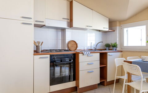 Sweet Conero: Toestel Van De Keuken, Keuken, Major Appliance, Hout, Flooring, Countertop, Cabinetry, Interieur Ontwerp, Verdieping, Meubilair