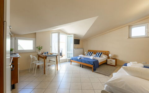 Sweet Conero: Verdieping, Interieur Ontwerp, Flooring, Meubilair, Plafond, Kamer, Appartement, Slaapkamer, Stoel, Bed
