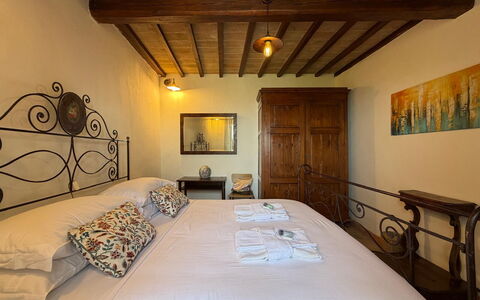 Appartamento Del Mercato: Meubilair, Muur, Interieur Ontwerp, Verdieping, Hout, Flooring, Plafond, Slaapkamer, Bed, Verlichting