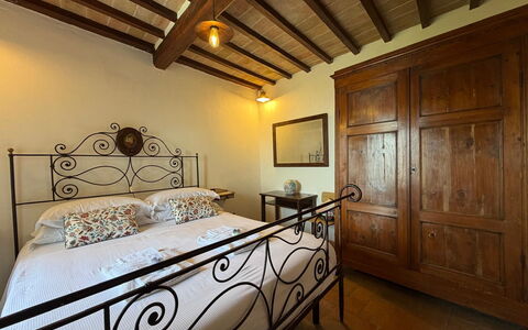 Appartamento Del Mercato: Meubilair, Interieur Ontwerp, Muur, Bed, Slaapkamer, Flooring, Plafond, Hout, Verdieping, Kamer