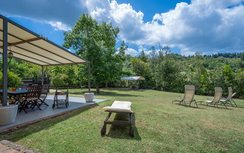 Casale La Canigiana, House, Pool, San Miniato: Boom, Meubilair, Land Lot, Schaduw, Buitenmeubels, Tuin, Buitentafel, Park, Gazon, Stoel
