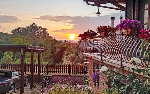 Le Rondini: Balkon, Outdoor Structuur, Avond, Hek, Schemer, Kamerplant