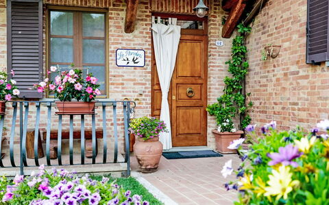Le Rondini: Bloem, Bloempot, Deur, Struik, Kamerplant, Huis, Steen, Huis, Tuin