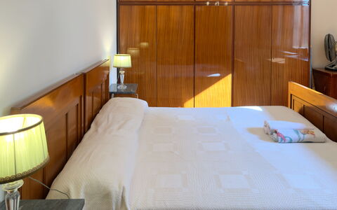 Casa Francy - Arma Di Taggia: Meubilair, Flooring, Bed, Hout, Interieur Ontwerp, Slaapkamer, Verdieping, Laken, Bedding, Verlichting