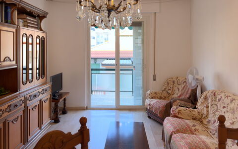 Casa Francy - Arma Di Taggia: Meubilair, Flooring, Interieur Ontwerp, Verdieping, Hout, Plafond, Kamer, Verlichting, Tafel, Woonkamer