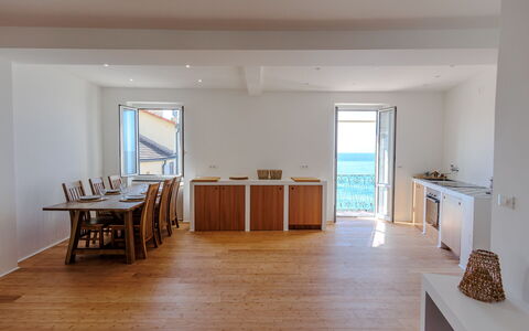 Newly Renovated Ocean View Flat: Flooring, Hout, Verdieping, Meubilair, Houten Vloer, Hardwood, Stoel, Beits, Zee, Keuken En Eettafel