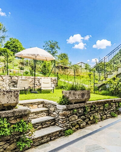Beppe: Tuin, Buitenmeubels, Landscaping, Flagstone, Eco Hotel, Buitentafel, Werf, Landgoed, Stoel, Backyard