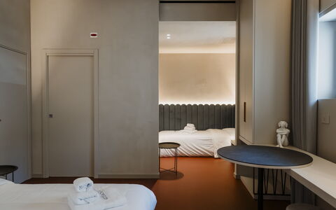 Deb&spa: Interieur Ontwerp, Slaapkamer, Bed, Verdieping, Bed Frame, Laken, Kamer, Bedding, Plafond, Matras
