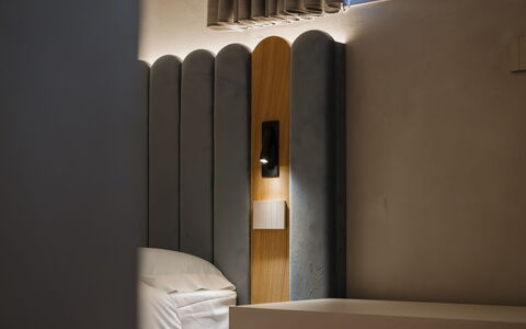 Deb&spa: Slaapkamer, Beits, Lichte Inrichting, Lamp, Blaker