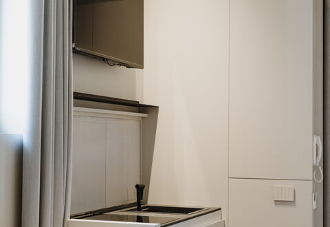 Deb&spa: Hout, Interieur Ontwerp, Flooring, Meubilair, Verdieping, Verlichting, Keuken, Plafond, Toestel Van De Keuken, Countertop