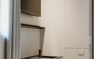 Deb&spa: Hout, Interieur Ontwerp, Flooring, Meubilair, Verdieping, Verlichting, Keuken, Plafond, Toestel Van De Keuken, Countertop