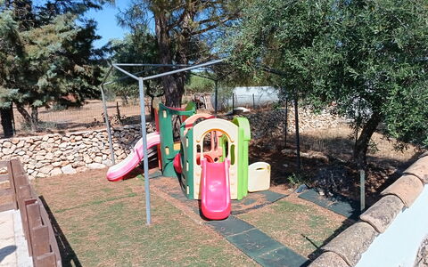 Borgo Incanto: Speeltoestel, Dia Van De Speelplaats, Openbare Ruimte, Speelplaats, Chute, Tuin, Schaduw, Park, Landscaping, Backyard