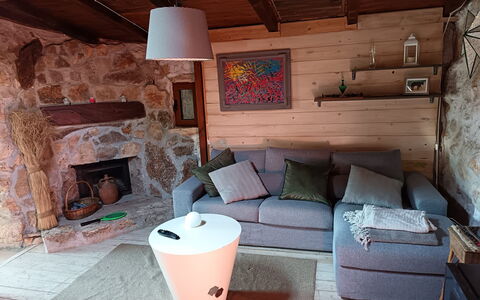 Borgo Incanto: Meubilair, Interieur Ontwerp, Hout, Flooring, Verdieping, Woonkamer, Kamer, Verlichting, Tafel, Stoel