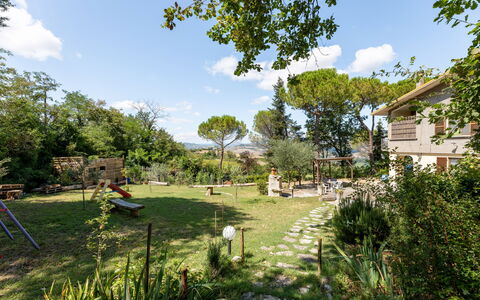 La Pineta Holiday Homes: Boom, Struik, Tuin, Landelijk Gebied, Backyard, De Lente, Gazon, Landscaping, Werf
