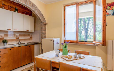 La Pineta Holiday Homes: Interieur Ontwerp, Hout, Meubilair, Flooring, Plafond, Verdieping, Kamer, Huis, Appartement, Keuken