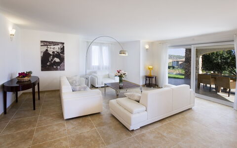 Villa Asparago: Meubilair, Flooring, Interieur Ontwerp, Bankstel, Verdieping, Plafond, Woonkamer, Verlichting, Kamer