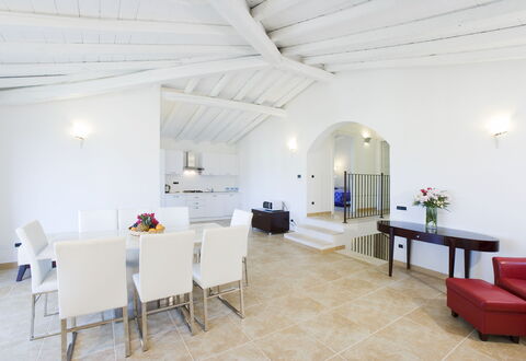 Villa Leccio 2: Interieur Ontwerp, Flooring, Plafond, Meubilair, Verdieping, Appartement, Kamer, Bankstel, Stoel