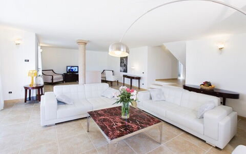Villa Leccio 1: Flooring, Interieur Ontwerp, Verdieping, Meubilair, Bankstel, Plafond, Woonkamer, Verlichting, Kamer