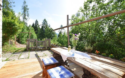 Baita Costa Di Gial: Hout, Veranda, Verblijf, Hardwood, Dek, Stoel, Buitenmeubels, Tuin, Buitentafel, Plank