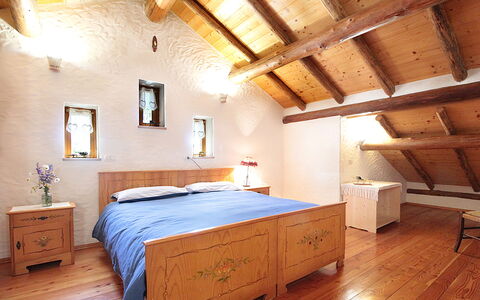 Baita Costa Di Gial: Meubilair, Bed, Interieur Ontwerp, Slaapkamer, Muur, Flooring, Hout, Verdieping, Plafond, Laken