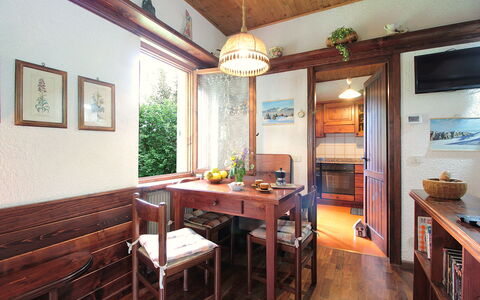 Chalet Giove: Meubilair, Interieur Ontwerp, Hout, Flooring, Verdieping, Plafond, Tafel, Stoel, Verlichting, Eetkamer