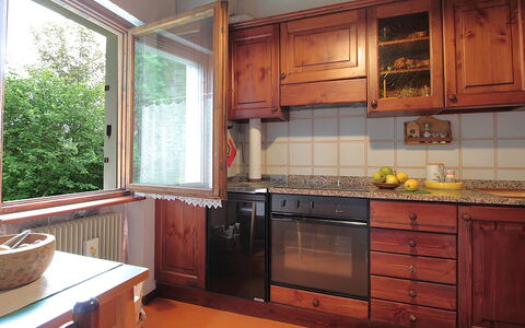 Chalet Giove: Keuken, Hout, Cabinetry, Countertop, Flooring, Interieur Ontwerp, Kast, Toestel Van De Keuken, Beits, Verdieping