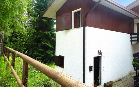 Chalet Giove: Hout, Huis, Huis, Verblijf, Siding, Backyard, Boerderij, Daylighting, Balkon