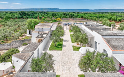 Masseria Lamagrotte: Landschap, Architectuur, Land Lot, Landgoed, Hacienda, Tuin, Landscaping, Binnenplaats, Werf, Karavanserai