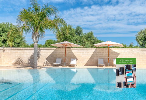 Masseria Lamagrotte: Zwembad, Samengesteld Materiaal, Toevlucht, Vrije Tijd, Buitenmeubels, Schaduw, Recreatiecentrum, Paraplu, Eco Hotel, Hotel