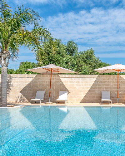 Masseria Lamagrotte: Zwembad, Samengesteld Materiaal, Toevlucht, Vrije Tijd, Buitenmeubels, Schaduw, Recreatiecentrum, Paraplu, Eco Hotel, Hotel