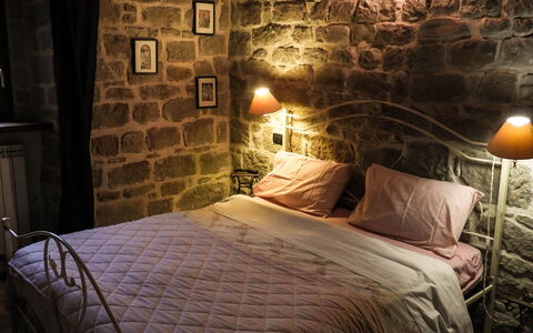 Agriturismo Arcera Apartments: Slaapkamer, Interieur Ontwerp, Verlichting, Bed, Meubilair, Verdieping, Lichte Inrichting, Laken, Bedding, Plafond