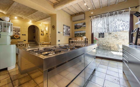 Villa Belchianti: Keuken, Interieur Ontwerp, Flooring, Countertop, Plafond, Meubilair, Verlichting, Verdieping, Kamer, Toestel Van De Keuken