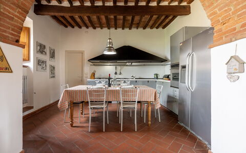 Maria Gabriella Holiday Home In Monticchiello: Meubilair, Interieur Ontwerp, Flooring, Keuken, Hout, Plafond, Verdieping, Countertop, Toestel Van De Keuken, Stoel