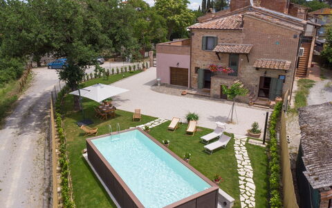 Holiday Home Croce With Spa: Zwembad, Woongebied, Huis, Huis, Land Lot, Toevlucht, Menselijke Nederzetting, Stedelijk Ontwerp, Landgoed, Tuin
