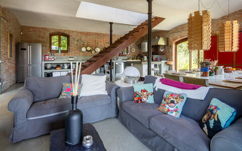 Villa Poggio Zucchino, Pool, Wellness, Piacenza: Meubilair, Interieur Ontwerp, Bankstel, Hout, Flooring, Woonkamer, Tafel, Stoel, Verdieping, Plafond
