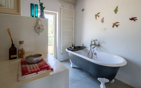 Villa Poggio Zucchino, Pool, Wellness, Piacenza: Interieur Ontwerp, Loodgieterswerkinrichting, Verlichting, Flooring, Meubilair, Bad, Verdieping, Huis, Badkamer, Kamer
