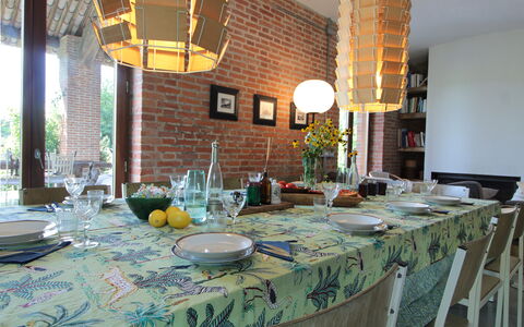 Villa Poggio Zucchino, Pool, Wellness, Piacenza: Meubilair, Interieur Ontwerp, Tafel, Stoel, Hout, Lichte Inrichting, Eetkamer, Verlichting, Keuken En Eettafel, Kroonluchter