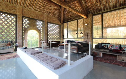 Villa Poggio Zucchino, Pool, Wellness, Piacenza: Interieur Ontwerp, Flooring, Verdieping, Hout, Meubilair, Plafond, Verlichting, Architectuur, Houten Vloer, Woonkamer