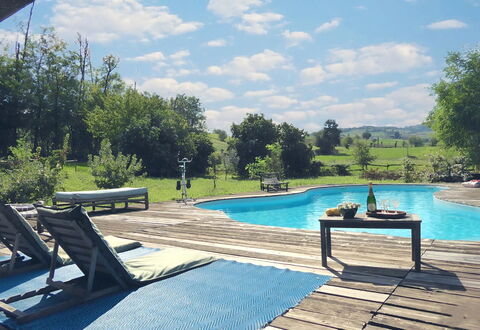 Villa Poggio Zucchino, Pool, Wellness, Piacenza: Zwembad, Meubilair, Buitenmeubels, Stoel, Toevlucht, Ligstoel, Schaduw, Vrije Tijd, Buitentafel, Backyard