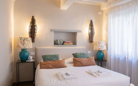 Guelfa 60: Bed, Meubilair, Interieur Ontwerp, Bedding, Slaapkamer, Laken, Kussen, Muur, Linens, Kamer