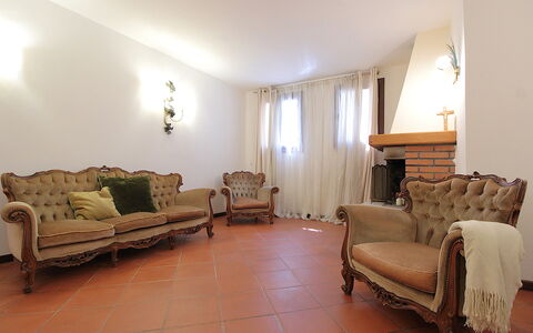 Villa Rosa Apartment: Interieur Ontwerp, Flooring, Meubilair, Verdieping, Hout, Plafond, Bankstel, Kamer, Woonkamer, Verlichting